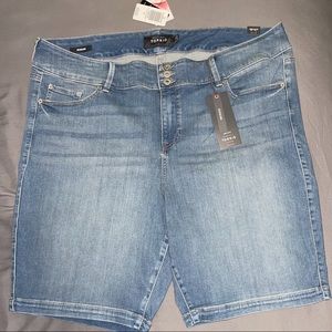 NWT Torrid 26 premium stretch jegging shorts